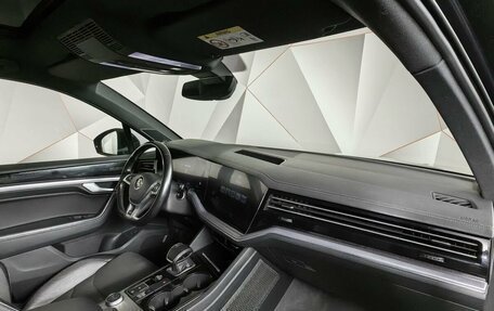 Volkswagen Touareg III, 2018 год, 4 900 000 рублей, 11 фотография