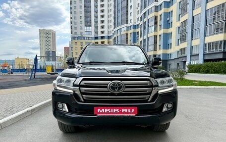 Toyota Land Cruiser 200, 2018 год, 5 400 000 рублей, 3 фотография
