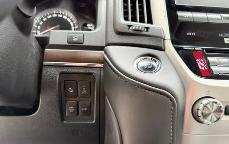 Toyota Land Cruiser 200, 2018 год, 5 400 000 рублей, 20 фотография