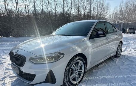 BMW 1 серия, 2022 год, 1 800 000 рублей, 1 фотография