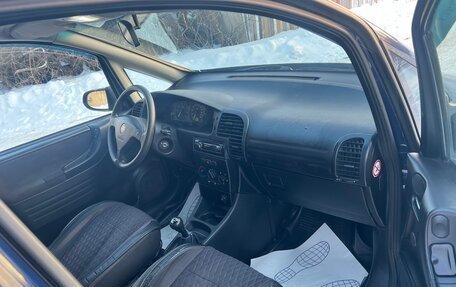 Opel Zafira A рестайлинг, 2001 год, 400 000 рублей, 8 фотография