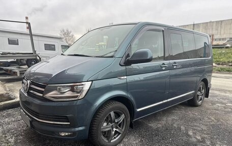 Volkswagen Multivan T6 рестайлинг, 2017 год, 3 570 000 рублей, 3 фотография