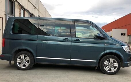 Volkswagen Multivan T6 рестайлинг, 2017 год, 3 570 000 рублей, 9 фотография