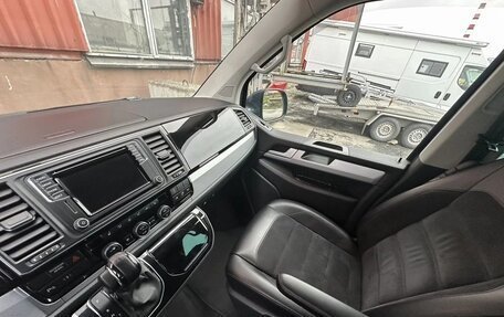 Volkswagen Multivan T6 рестайлинг, 2017 год, 3 570 000 рублей, 18 фотография