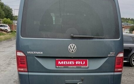 Volkswagen Multivan T6 рестайлинг, 2017 год, 3 570 000 рублей, 5 фотография