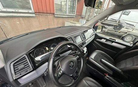 Volkswagen Multivan T6 рестайлинг, 2017 год, 3 570 000 рублей, 21 фотография