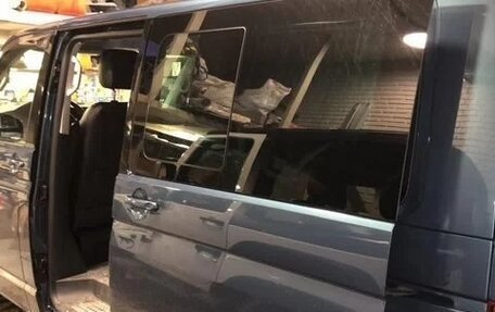 Volkswagen Multivan T6 рестайлинг, 2017 год, 3 570 000 рублей, 23 фотография