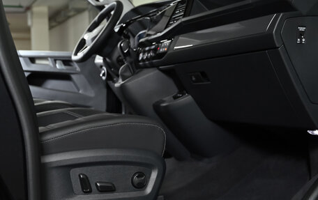 Volkswagen Multivan T6 рестайлинг, 2024 год, 16 800 000 рублей, 25 фотография