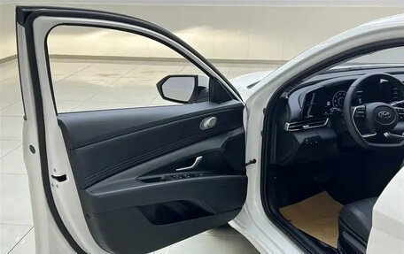 Hyundai Elantra, 2022 год, 1 400 000 рублей, 17 фотография