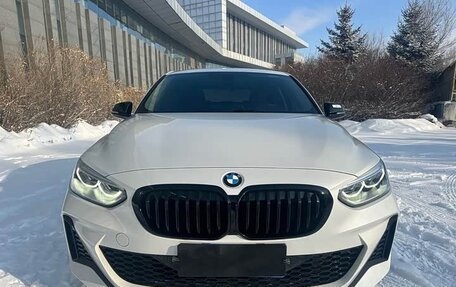 BMW 1 серия, 2022 год, 1 800 000 рублей, 2 фотография