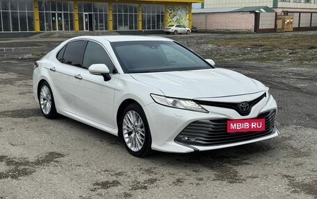 Toyota Camry, 2018 год, 2 430 000 рублей, 1 фотография