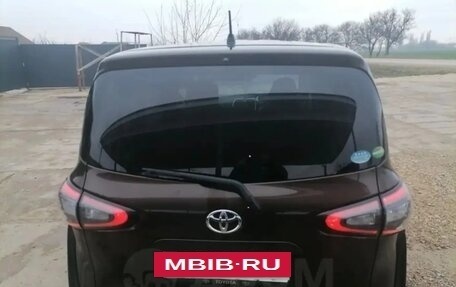 Toyota Sienta II, 2017 год, 1 670 000 рублей, 6 фотография