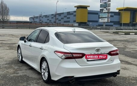 Toyota Camry, 2018 год, 2 430 000 рублей, 2 фотография