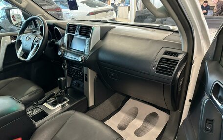 Toyota Land Cruiser Prado 150 рестайлинг 2, 2013 год, 3 199 999 рублей, 12 фотография