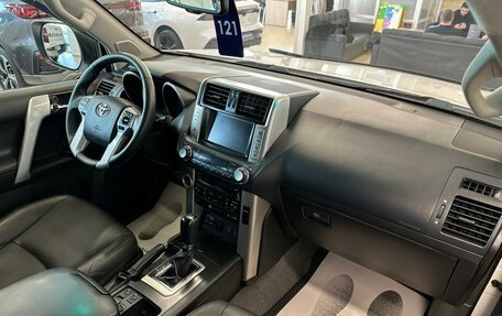 Toyota Land Cruiser Prado 150 рестайлинг 2, 2013 год, 3 199 999 рублей, 13 фотография