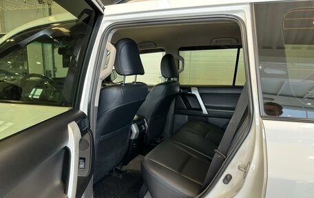 Toyota Land Cruiser Prado 150 рестайлинг 2, 2013 год, 3 199 999 рублей, 18 фотография