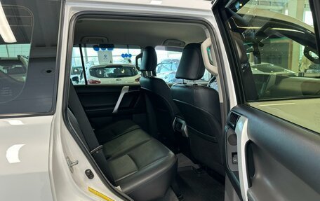 Toyota Land Cruiser Prado 150 рестайлинг 2, 2013 год, 3 199 999 рублей, 17 фотография