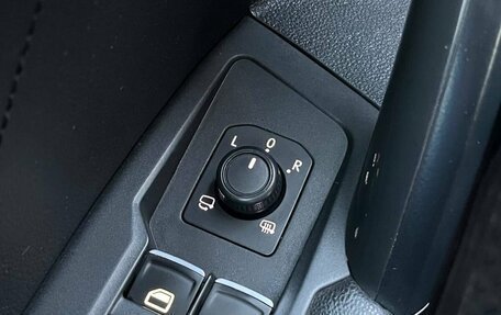 Volkswagen Tiguan II, 2019 год, 2 299 000 рублей, 25 фотография