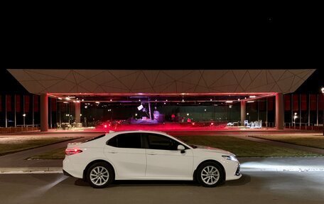 Toyota Camry, 2021 год, 2 950 000 рублей, 2 фотография