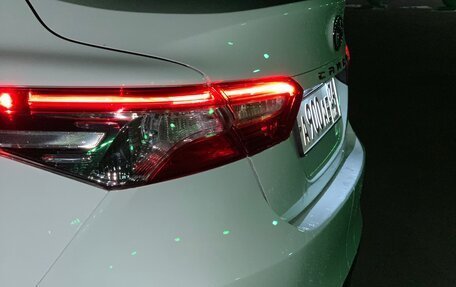 Toyota Camry, 2021 год, 2 950 000 рублей, 5 фотография