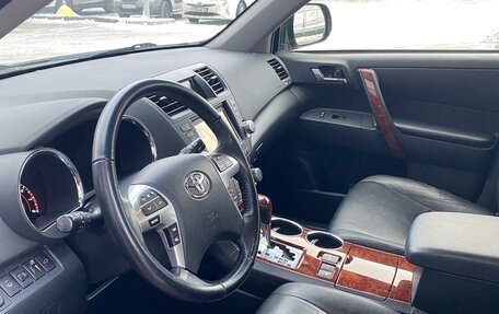 Toyota Highlander III, 2012 год, 2 100 000 рублей, 2 фотография