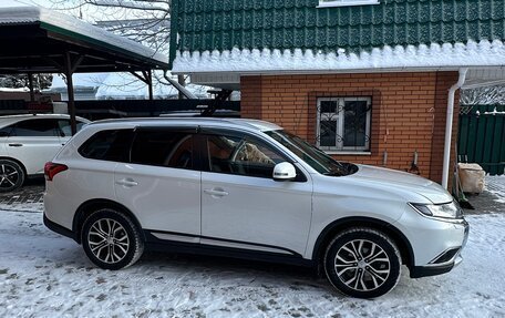 Mitsubishi Outlander III рестайлинг 3, 2016 год, 1 950 000 рублей, 3 фотография