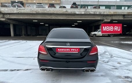 Mercedes-Benz E-Класс, 2017 год, 3 700 000 рублей, 5 фотография