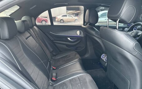 Mercedes-Benz E-Класс, 2017 год, 3 700 000 рублей, 23 фотография