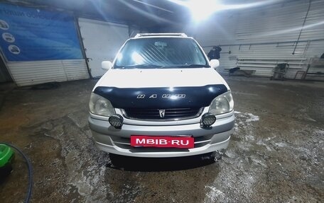 Toyota Raum I, 2000 год, 400 000 рублей, 2 фотография