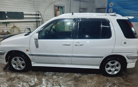 Toyota Raum I, 2000 год, 400 000 рублей, 4 фотография