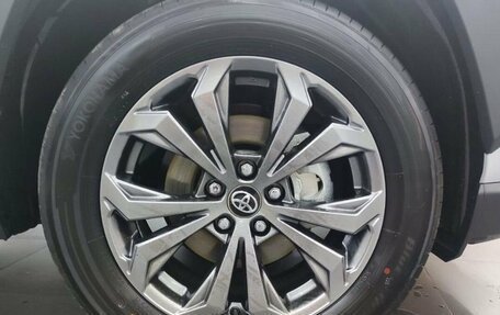 Toyota RAV4, 2025 год, 4 400 000 рублей, 11 фотография