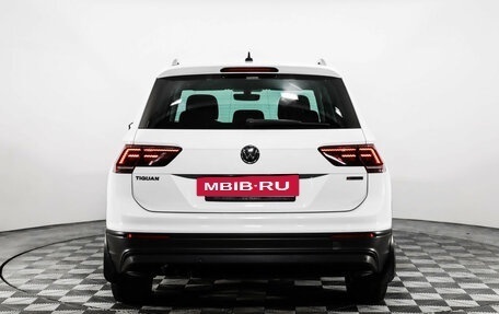 Volkswagen Tiguan II, 2018 год, 2 049 000 рублей, 6 фотография