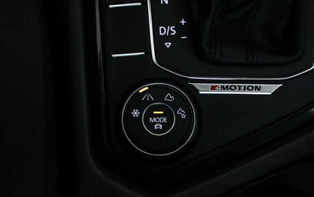 Volkswagen Tiguan II, 2018 год, 2 049 000 рублей, 17 фотография