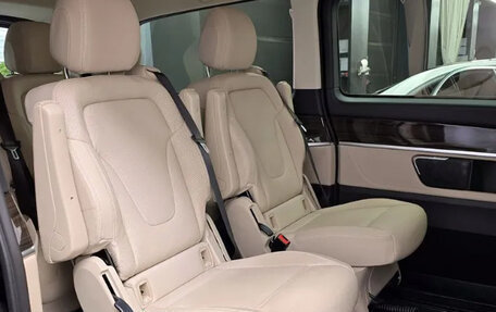 Mercedes-Benz V-Класс, 2023 год, 9 850 000 рублей, 10 фотография