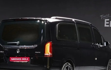 Mercedes-Benz V-Класс, 2023 год, 9 850 000 рублей, 2 фотография