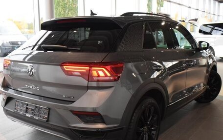 Volkswagen T-Roc I, 2021 год, 3 800 000 рублей, 2 фотография