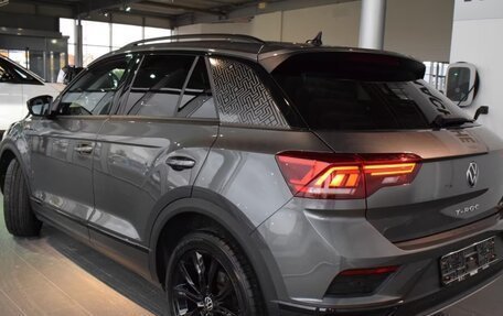 Volkswagen T-Roc I, 2021 год, 3 800 000 рублей, 3 фотография