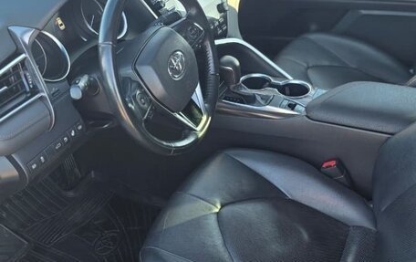 Toyota Camry, 2018 год, 2 850 000 рублей, 9 фотография