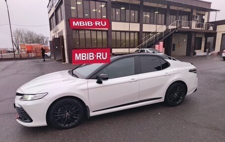 Toyota Camry, 2021 год, 3 700 000 рублей, 10 фотография