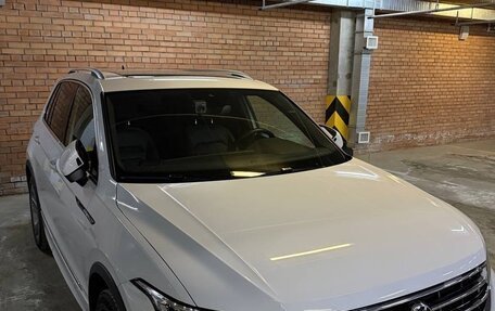 Volkswagen Tiguan II, 2021 год, 4 050 000 рублей, 2 фотография