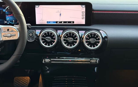 Mercedes-Benz A-Класс, 2022 год, 2 300 000 рублей, 9 фотография