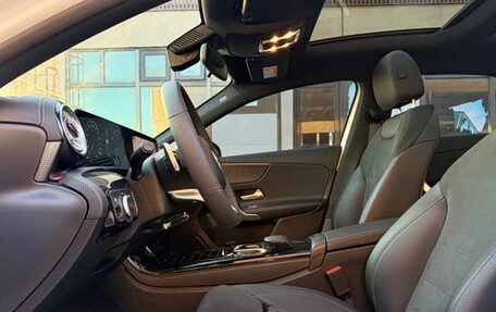 Mercedes-Benz A-Класс, 2022 год, 2 300 000 рублей, 11 фотография