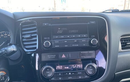 Mitsubishi Outlander III рестайлинг 3, 2012 год, 1 749 000 рублей, 6 фотография