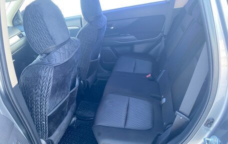 Mitsubishi Outlander III рестайлинг 3, 2012 год, 1 749 000 рублей, 10 фотография