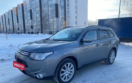 Mitsubishi Outlander III рестайлинг 3, 2012 год, 1 749 000 рублей, 2 фотография