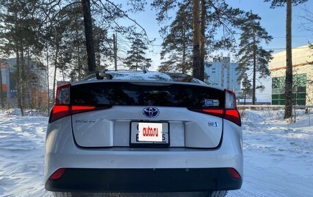 Toyota Prius IV XW50, 2019 год, 1 900 000 рублей, 6 фотография