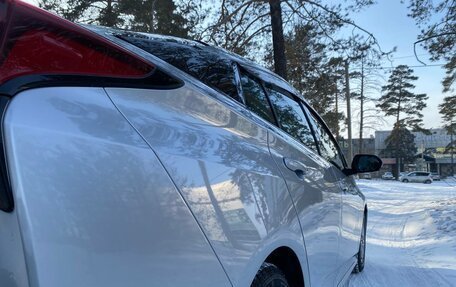 Toyota Prius IV XW50, 2019 год, 1 900 000 рублей, 4 фотография