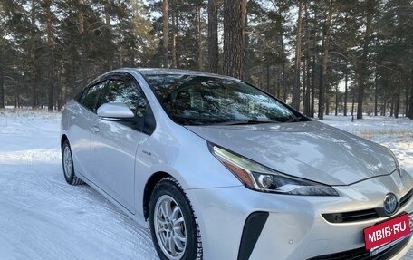 Toyota Prius IV XW50, 2019 год, 1 900 000 рублей, 2 фотография