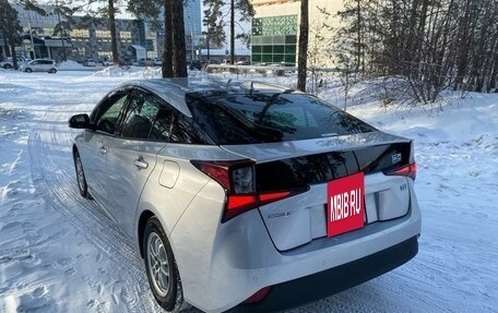 Toyota Prius IV XW50, 2019 год, 1 900 000 рублей, 7 фотография