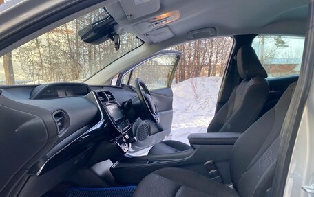 Toyota Prius IV XW50, 2019 год, 1 900 000 рублей, 15 фотография